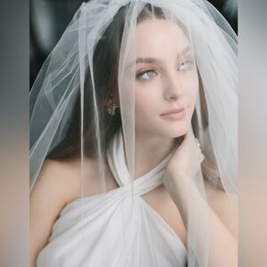 Classic Ivory Bridal Veil - Elegant Wedding Hair Accessory